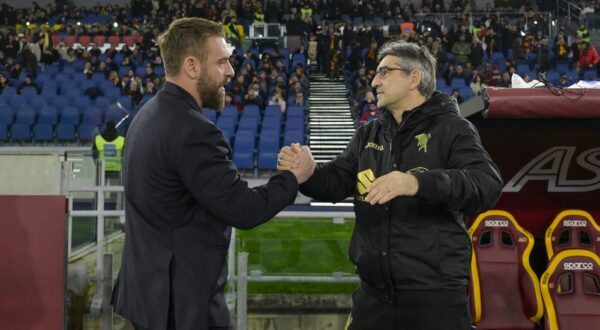 26 Febbraio 2024 Roma, Italia - AS Roma vs Torino FC - Campionato italiano di calcio Serie A TIM 2023/2024 - Stadio Olimpico. Nella foto: Daniele De Rossi coach of AS Roma; Ivan Juric head coach Torino FC

February 26, 2024 Rome, Italy - AS Roma vs Torino FC - Italian Serie A Football Championship 2023/2024 - Olympic Stadium. In the photo: Daniele De Rossi coach of AS Roma; Ivan Juric head coach Torino FC,Image: 851065495, License: Rights-managed, Restrictions: , Model Release: no, Credit line: Fabrizio Corradetti / LaPresse / Profimedia