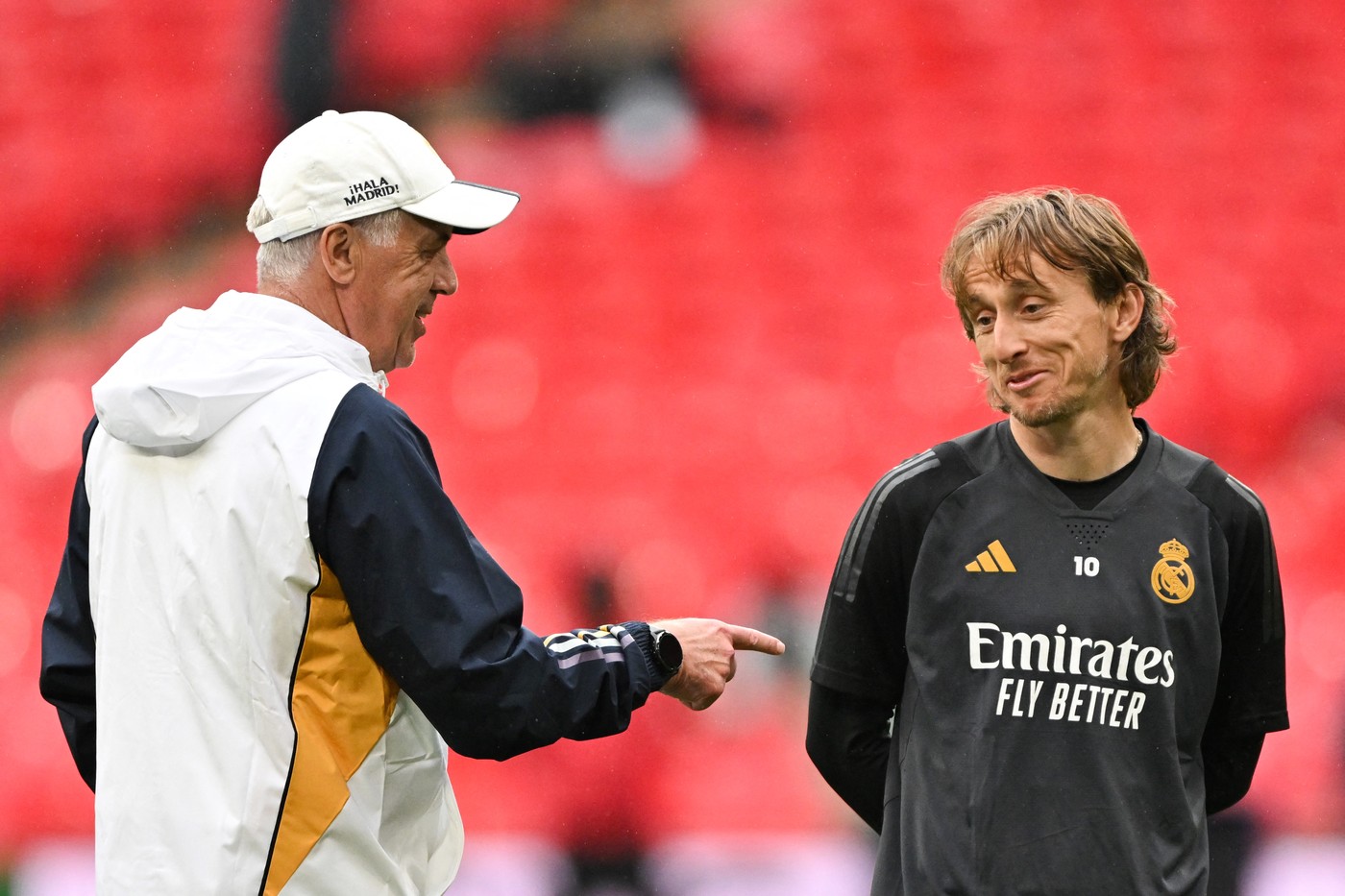 Real Madrid's Italian coach Carlo Ancelotti (L) speaks with Real Madrid's Croatian midfielder #10 Luka Modric as they take part in a training session at Wembley stadium, in London, on May 31, 2024 on the eve of their UEFA Champions League final football match against Borussia Dortmund.,Image: 877925089, License: Rights-managed, Restrictions: , Model Release: no, Credit line: Glyn KIRK / AFP / Profimedia