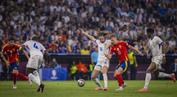 Munich, Germany. 09th Jul 2024. Dani Olmo ESP Adrien Rabiot FRA Spain - France Spanien - Frankreich 09.07.2024 *** Munich, Germany 09th Jul 2024 Dani Olmo ESP Adrien Rabiot FRA Spain France Spain France 09 07 2024,Image: 889471315, License: Rights-managed, Restrictions: , Model Release: no, Credit line: Moritz Mueller / imago sportfotodienst / Profimedia