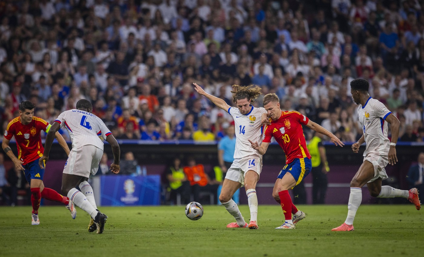 Munich, Germany. 09th Jul 2024. Dani Olmo ESP Adrien Rabiot FRA Spain - France Spanien - Frankreich 09.07.2024 *** Munich, Germany 09th Jul 2024 Dani Olmo ESP Adrien Rabiot FRA Spain France Spain France 09 07 2024,Image: 889471315, License: Rights-managed, Restrictions: , Model Release: no, Credit line: Moritz Mueller / imago sportfotodienst / Profimedia