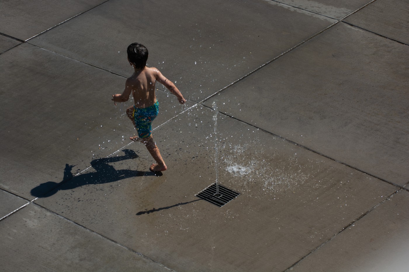 August 28, 2024, Cologne, Germany: A boy plays with water from a fountain at Harry Blum Square in Cologne, Germany, on August 28, 2024.,Image: 902353660, License: Rights-managed, Restrictions: * France Rights OUT *, Model Release: no, Credit line: Ying Tang / Zuma Press / Profimedia