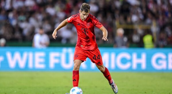 Josip Stanisic FC Bayern Muenchen in Aktion, am Ball, Einzelaktion waehrend des DFB-Pokal - erstrunden Spiels zwischen dem SSV Ulm 1846 Fussball und FC Bayern München im Donaustadion am 16. August 2024 in Ulm, Deutschland. Foto von Josip Stanisic FC Bayern Muenchen controls the Ball during the DFB-Pokal - First Round match between SSV Ulm 1846 Fussball and FC Bayern Muenchen at Donaustadion on August 16, 2024 in Ulm, Germany. Photo by DFB / DFL REGULATIONS PROHIBIT ANY USE OF PHOTOGRAPHS AS IMAGE SEQUENCES AND/OR QUASI-VIDEO. Photo by DFB / DFL REGULATIONS PROHIBIT ANY USE OF PHOTOGRAPHS AS IMAGE SEQUENCES AND/OR QUASI-VIDEO. Defodi-541_SSVFCB240816_378 *** Josip Stanisic FC Bayern Muenchen in action, on the ball, single action during the DFB Pokal First Round match between SSV Ulm 1846 Fussball and FC Bayern Muenchen at Donaustadion on August 16, 2024 in Ulm, Germany Photo by Josip Stanisic FC Bayern Muenchen controls the Ball during the DFB Pokal First Round match between SSV Ulm 1846 Fussball and FC Bayern Muenchen at Donaustadion on August 16, 2024 in Ulm, Germany Photo by DFB DFL REGULATIONS PROHIBIT ANY USE OF PHOTOGRAPHS AS IMAGE SEQUENCES AND OR QUASI VIDEO Photo by DFB DFL REGULATIONS PROHIBIT ANY USE OF PHOTOGRAPHS AS IMAGE SEQUENCES AND OR QUASI VIDEO Defodi 541 SSVFCB240816 378 Defodi-541 DFB / DFL REGULATIONS PROHIBIT ANY USE OF PHOTOGRAPHS AS IMAGE SEQUENCES AND/OR QUASI-VIDEO.,Image: 902809762, License: Rights-managed, Restrictions: , Model Release: no, Credit line: Harry Langer/DeFodi Images / imago sportfotodienst / Profimedia