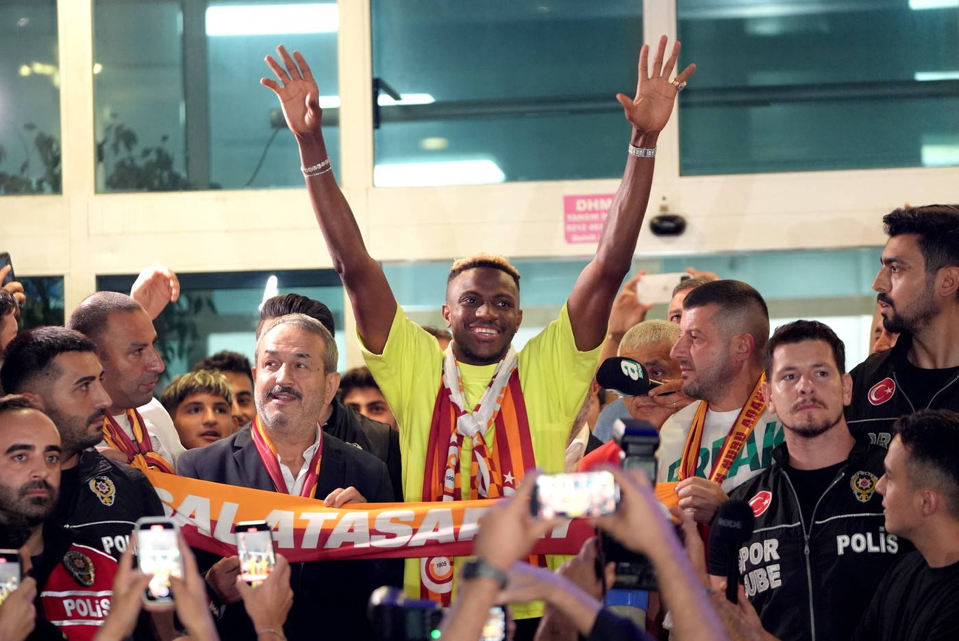 ISTANBUL, TURKIYE - SEPTEMBER 3: 25 year old Nigerian defender Victor Osimhen, whom Galatasaray plans to recruit, arrives in Istanbul, Turkiye on September 3, 2024. Islam Yakut / Anadolu,Image: 904327752, License: Rights-managed, Restrictions: , Model Release: no, Credit line: Islam Yakut / AFP / Profimedia