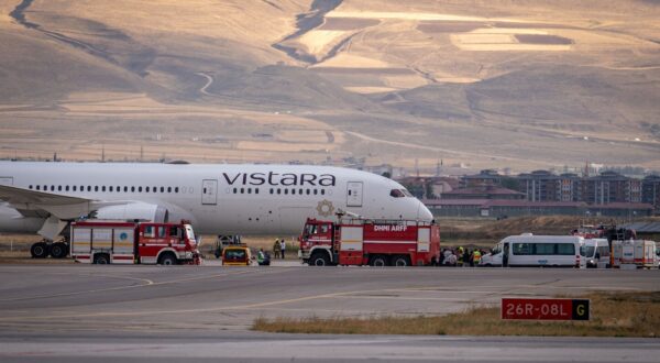 ERZURUM, TURKIYE - SEPTEMBER 06: A passenger plane of Vistara Airlines, en route from Mumbai to Frankfurt, makes a forced landing at Erzurum Airport due to bomb report in Erzurum, Turkiye on September 06, 2024. Hilmi Tunahan Karakaya / Anadolu/ABACAPRESS.COM,Image: 905287046, License: Rights-managed, Restrictions: , Model Release: no, Credit line: AA/ABACA / Abaca Press / Profimedia