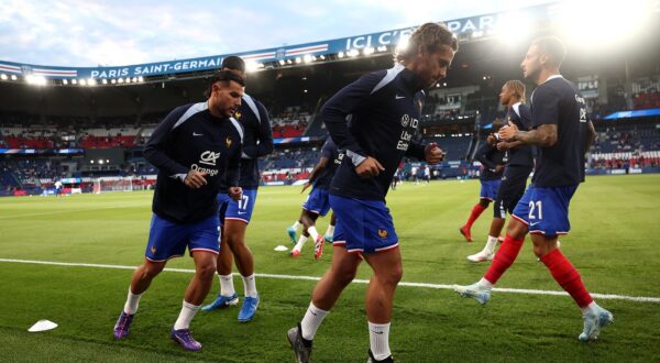 France's midfielder #07 Antoine Griezmann (C), France's defender #22 Theo Hernandez (L) and France's defender #21 Jonathan Clauss (R) warm up prior to the UEFA Nations League Group A2 football match between France and Italy at the Parc des Princes in Paris on September 6, 2024.,Image: 905337602, License: Rights-managed, Restrictions: , Model Release: no, Credit line: FRANCK FIFE / AFP / Profimedia