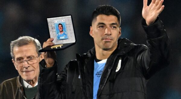 Uruguay's forward Luis Suarez waves next to Uruguay's former head coach Washington Tabarez after receiving a a commemorative plaque during his farewell ceremony to the national team after the 2026 FIFA World Cup South American qualifiers football match between Uruguay and Paraguay at the Centenario stadium in Montevideo, on September 6, 2024.,Image: 905441656, License: Rights-managed, Restrictions: , Model Release: no, Credit line: Eitan ABRAMOVICH / AFP / Profimedia