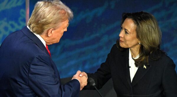 US Vice President and Democratic presidential candidate Kamala Harris (R) shakes hands with former US President and Republican presidential candidate Donald Trump during a presidential debate at the National Constitution Center in Philadelphia, Pennsylvania, on September 10, 2024.,Image: 906555981, License: Rights-managed, Restrictions: , Model Release: no, Credit line: SAUL LOEB / AFP / Profimedia