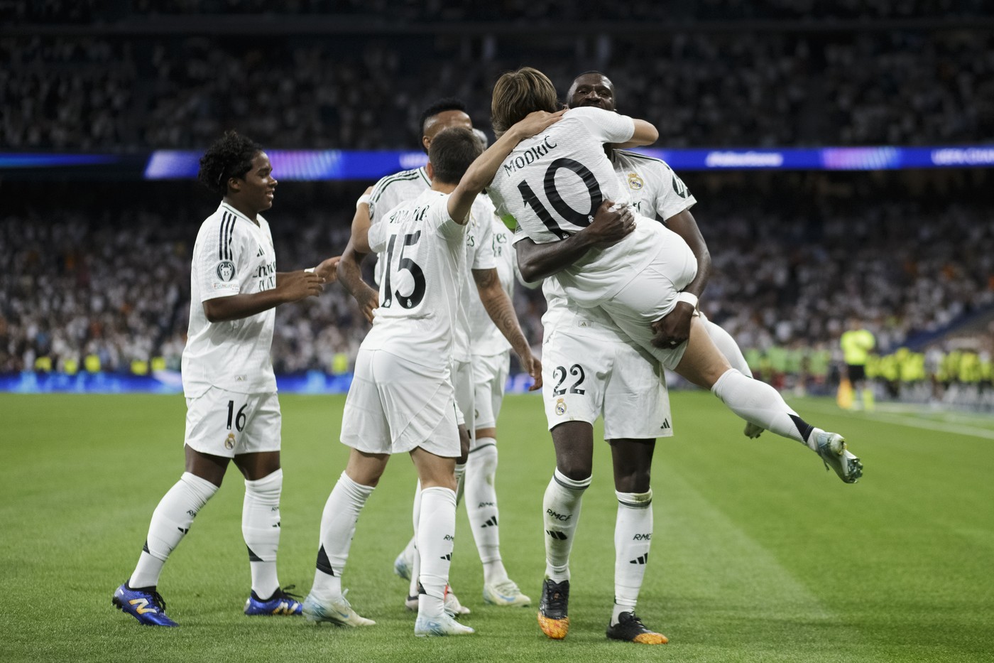 MADRID, SPAIN - SEPTEMBER 17: Antonio Rudiger of Real Madrid and Luka Modric of Real Madrid  celebrates a goal during the UEFA CHAMPIONS LEAGUE 2024/25 match between Real Madrid and VfB Stuttgart at Santiago Bernabeu Stadium.,Image: 909277836, License: Rights-managed, Restrictions: PLEASE DONT SEND TO IMAGO !!, Model Release: no, Credit line: Guillermo Martinez / AFLO / Profimedia