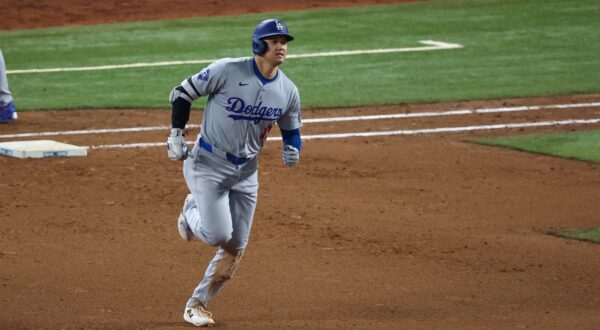 MIAMI, FLORIDA - SEPTEMBER 19: Shohei Ohtani #17 of the Los Angeles Dodgers runs the bases in the seventh inning during the game against Miami Marlins at loanDepot park on September 19, 2024 in Miami, Florida. Ohtani is now the first player in MLB history to reach 50 home runs and 50 stolen bases in a single season.   Chris Arjoon,Image: 909961089, License: Rights-managed, Restrictions: No more than 7 images from any single MLB game, workout, activity or event may be used (including online and on apps) while that game, activity, or event is in progress., Model Release: no, Credit line: Chris Arjoon / Getty images / Profimedia