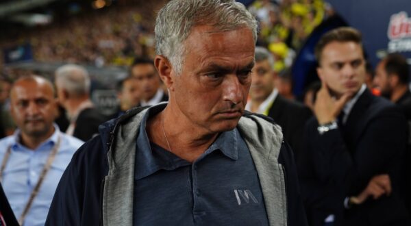 Coach Jose Mourinho of Fenerbahce during the Turkish Super League derby match between Fenerbahce and Glaatasaray at Ulker Stadium in Istanbul , Turkey on September 21 , 2024..  Photo by Fenerbahce v Galatasaray - Turkish Super League,Image: 910531935, License: Rights-managed, Restrictions: PUBLICATIONxNOTxINxTUR, Model Release: no, Credit line: Seskimphoto / imago sportfotodienst / Profimedia