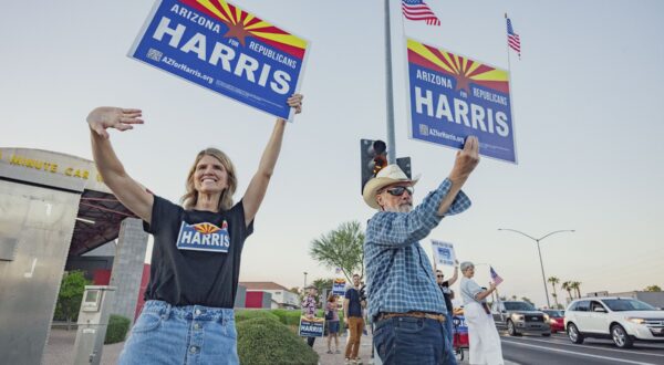 Supporters rally for US Vice President and Democratic presidential candidate Kamala Harris in Gilbert, Arizona, on September 23, 2024.,Image: 911409449, License: Rights-managed, Restrictions: , Model Release: no, Credit line: Olivier Touron / AFP / Profimedia