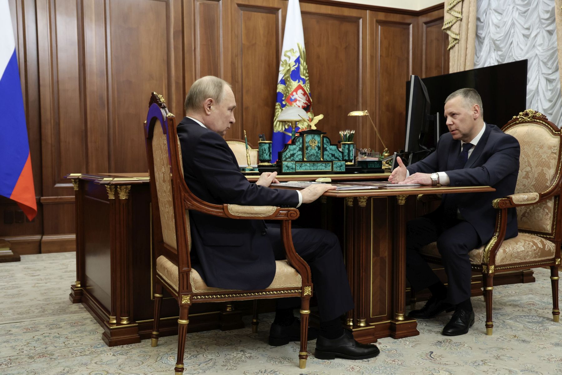 epa11568728 Russian President Vladimir Putin (L) attends a meeting with Mikhail Evraev, Governor of the Yaroslavl Region, at the Kremlin, in Moscow, Russia, 28 August 2024.  EPA/ALEXANDER KAZAKOV / SPUTNIK / KREMLIN POOL