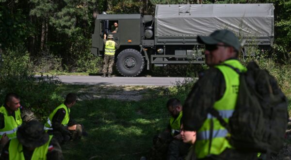 epa11568941 Polish soldiers rest during a search for an unidentified object near Brodek village, eastern Poland, 28 August 2024. The search is underway for an object that flew into Polish territory during an alleged Russian attack on Ukraine. Early on 26 August morning, Russia launched a massive air attack on Ukraine, including in regions bordering Poland. Polish General Maciej Klisz from the Operational Command of the Armed Forces told a briefing later on 26 August that at least three radar stations confirmed the entry of the unidentified object. He said that the object entered Poland at 6.43am Polish time near the Ukrainian town of Chervonohrad. This site had already been attacked several times by the Russian side, he said, due to the power plant that is located there.  EPA/Wojtek Jargilo POLAND OUT