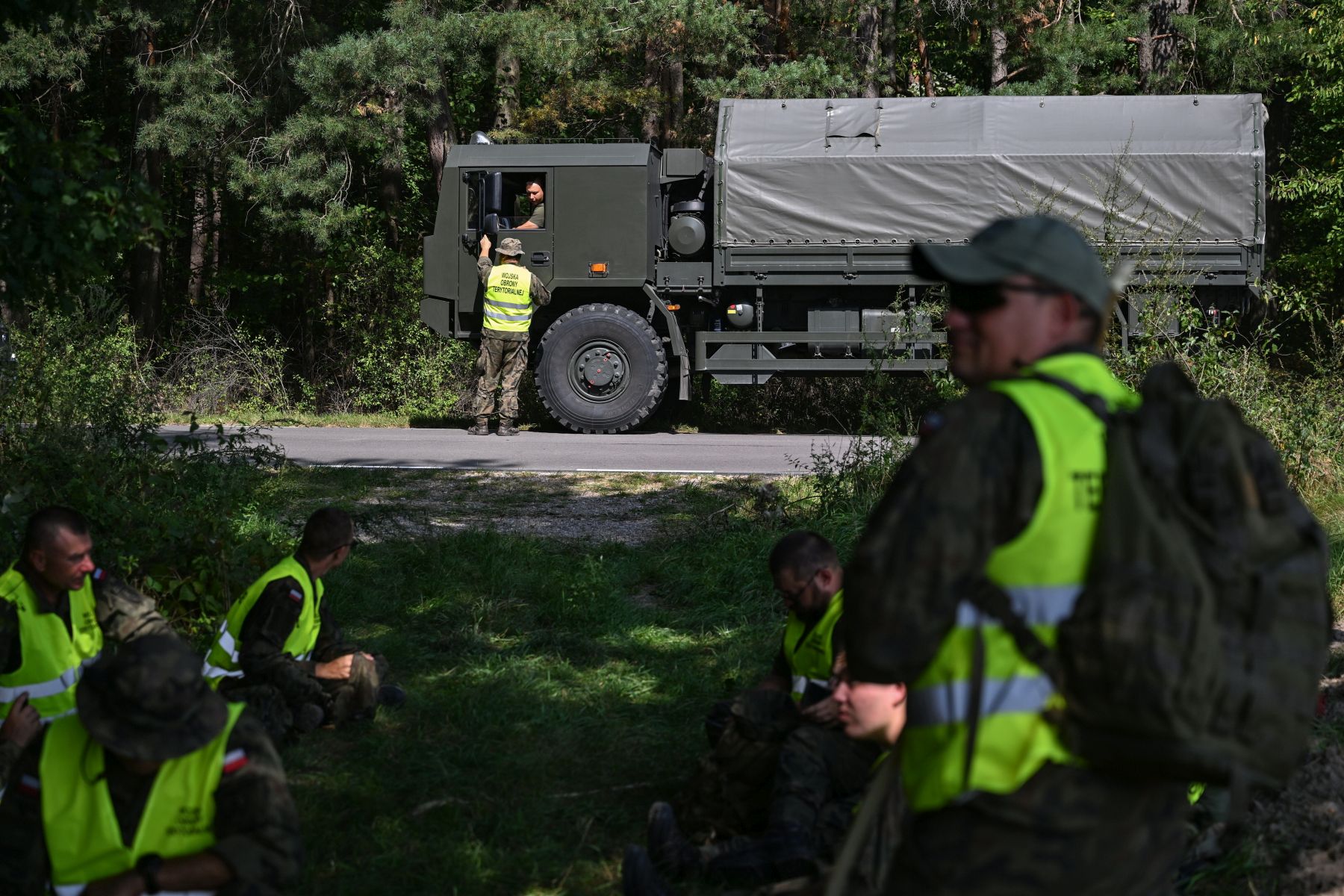 epa11568941 Polish soldiers rest during a search for an unidentified object near Brodek village, eastern Poland, 28 August 2024. The search is underway for an object that flew into Polish territory during an alleged Russian attack on Ukraine. Early on 26 August morning, Russia launched a massive air attack on Ukraine, including in regions bordering Poland. Polish General Maciej Klisz from the Operational Command of the Armed Forces told a briefing later on 26 August that at least three radar stations confirmed the entry of the unidentified object. He said that the object entered Poland at 6.43am Polish time near the Ukrainian town of Chervonohrad. This site had already been attacked several times by the Russian side, he said, due to the power plant that is located there.  EPA/Wojtek Jargilo POLAND OUT