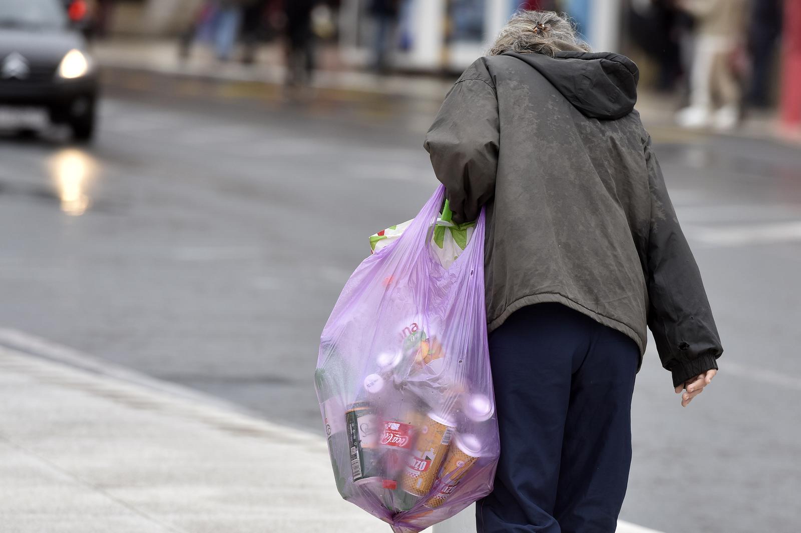 22.03.2024., Sibenik - Prikupljanje pet ambalaze za otkup. Photo: Hrvoje Jelavic/PIXSELL