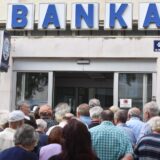 01.09.2018., Sibenik - Umirovljenici cekaju na otvaranje banke kako bi podigli mirovine. rPhoto: Hrvoje Jelavic/PIXSELL