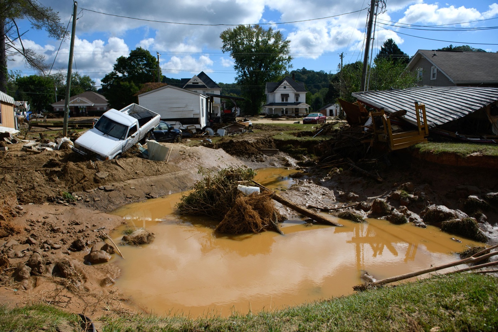 OLD FORT, NORTH CAROLINA - SEPTEMBER 29: Damage and residual flooding from Mill Creek is seen in the aftermath of Hurricane Helene on September 29, 2024 in Old Fort, North Carolina. According to reports, more than 60 people have been killed across the South due to the storm, and millions have been left without power. North Carolina has been approved for a Federal Major Disaster Declaration.   Melissa Sue Gerrits,Image: 913831447, License: Rights-managed, Restrictions: , Model Release: no, Credit line: Melissa Sue Gerrits / Getty images / Profimedia