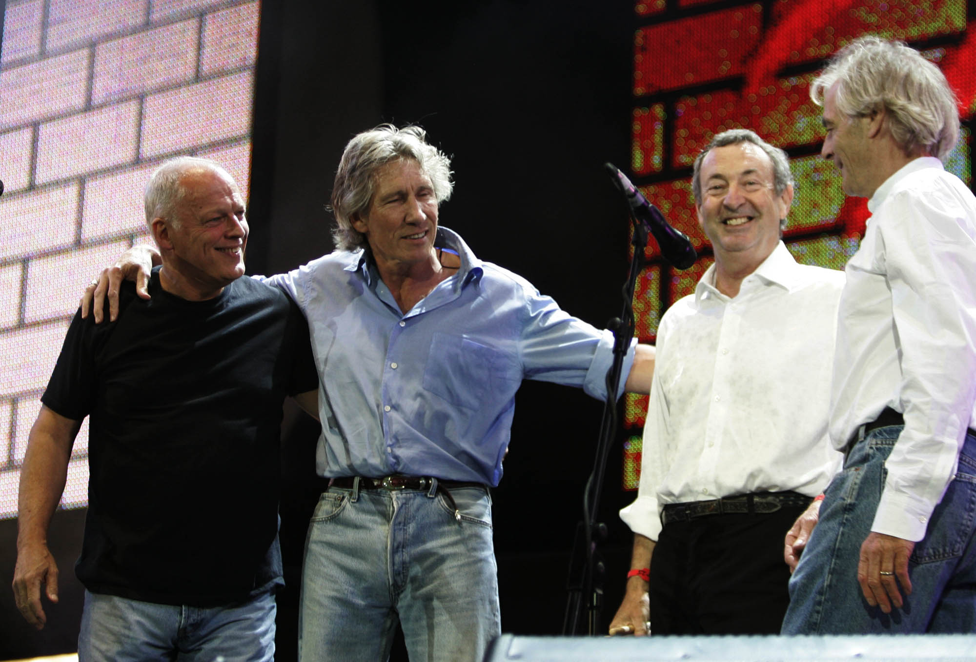 FILE -This is Saturday July 2, 2005 file photo of  Pink Floyd's Dave Gilmore, left, Roger Waters, second left, Nick Mason, second right, and Rick Wright, at the end of their set  at the Live 8 concert in Hyde Park,  London.  In a victory for the concept album, Britain's High Court on Thursday March 11, 2010 ordered record company EMI Group Ltd. to stop selling downloads of Pink Floyd tracks individually rather than as part of the band's original records. The rock group sued the music label, saying its contract prohibited selling the tracks "unbundled" from their original album setting.  (AP Photo/Lefteris Pitarakis, File)