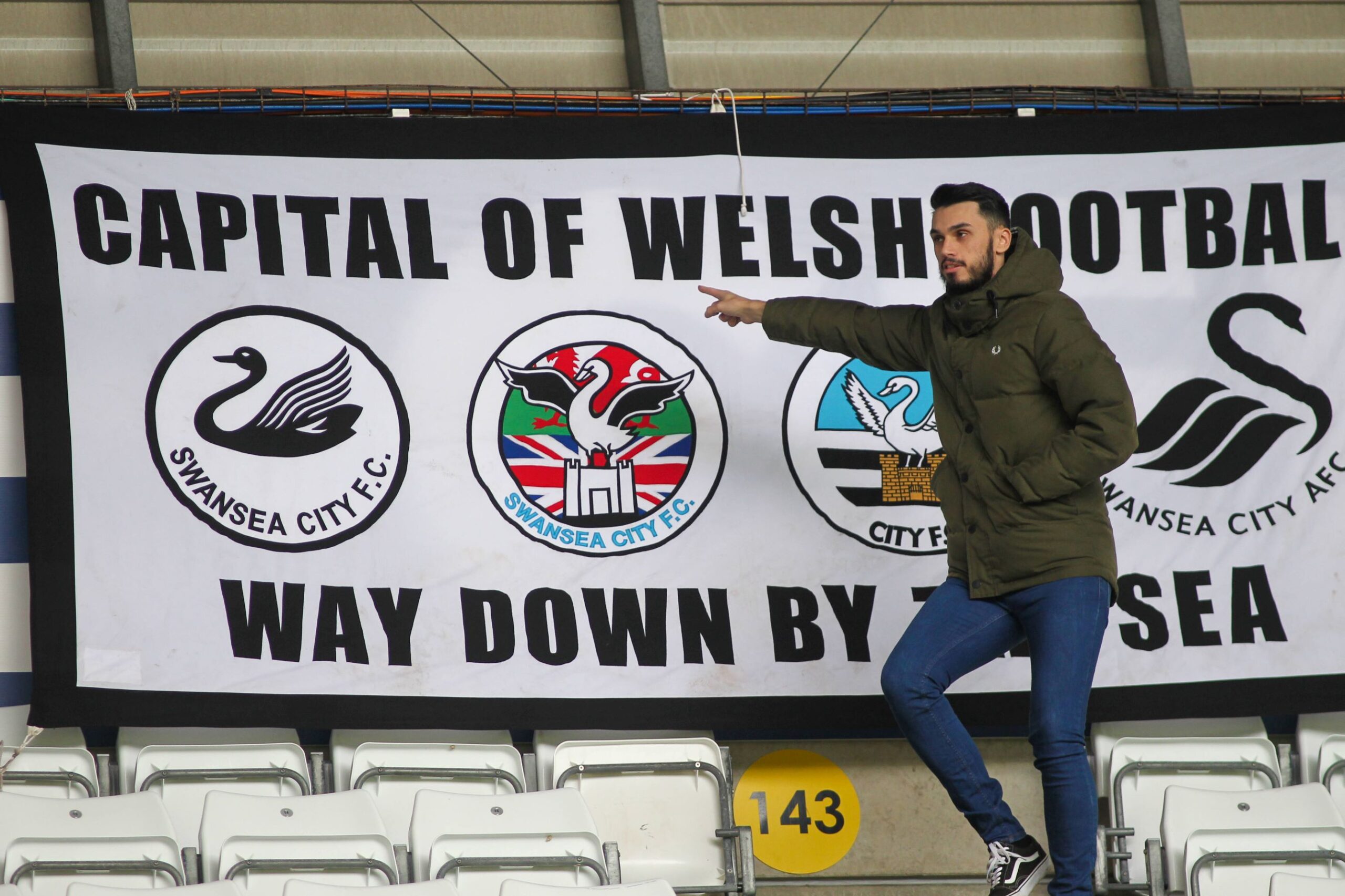 Swansea City v Cardiff City Sky Bet Championship Swansea City Fan before the Sky Bet Championship match at Swansea.com Stadium, Swansea Content Not Available For UK Newspapers Copyright: xGeraintxNicholasx FIL-15981-0012