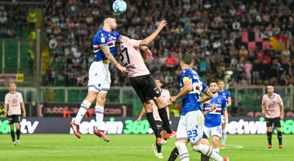 Edoardo Soleri Palermo F.C. in action against Cristiano Piccini U.C. Sampdoria during the Italian Serie BKT match between Palermo F.C. vs U.C. Sampdoria on 17/05/24 at the Renzo Barbera stadium in Palermo, Italy PUBLICATIONxNOTxINxITA Copyright: xVincenzoxOrlando/IPAxSportx/xipax/xx IPA_46198664 IPA_Agency_IPA46198664