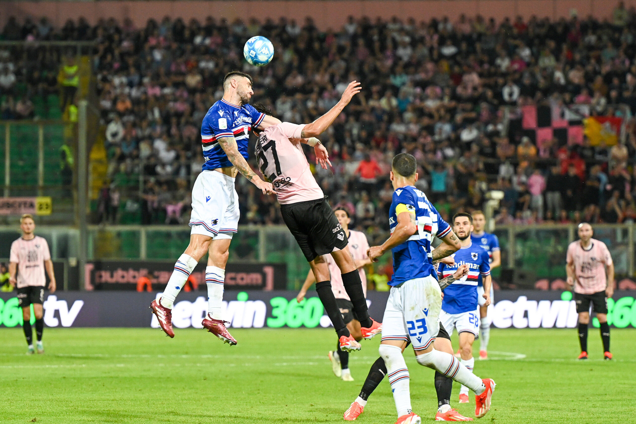 Edoardo Soleri Palermo F.C. in action against Cristiano Piccini U.C. Sampdoria during the Italian Serie BKT match between Palermo F.C. vs U.C. Sampdoria on 17/05/24 at the Renzo Barbera stadium in Palermo, Italy PUBLICATIONxNOTxINxITA Copyright: xVincenzoxOrlando/IPAxSportx/xipax/xx IPA_46198664 IPA_Agency_IPA46198664