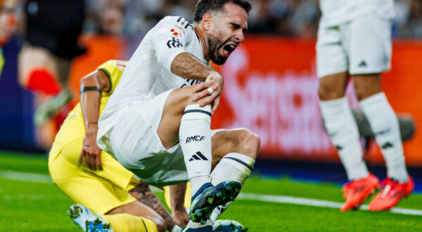 Fußball La Liga 9. Spieltag Real Madrid - FC Villarreal am 05.10.2024 im Estadio Santiago Bernabeu in Madrid Dani Carvajal  Madrid  verletzt sich *** Soccer La Liga matchday 9 Real Madrid FC Villarreal on 05 10 2024 at Estadio Santiago Bernabeu in Madrid Dani Carvajal Madrid injured xPGSx