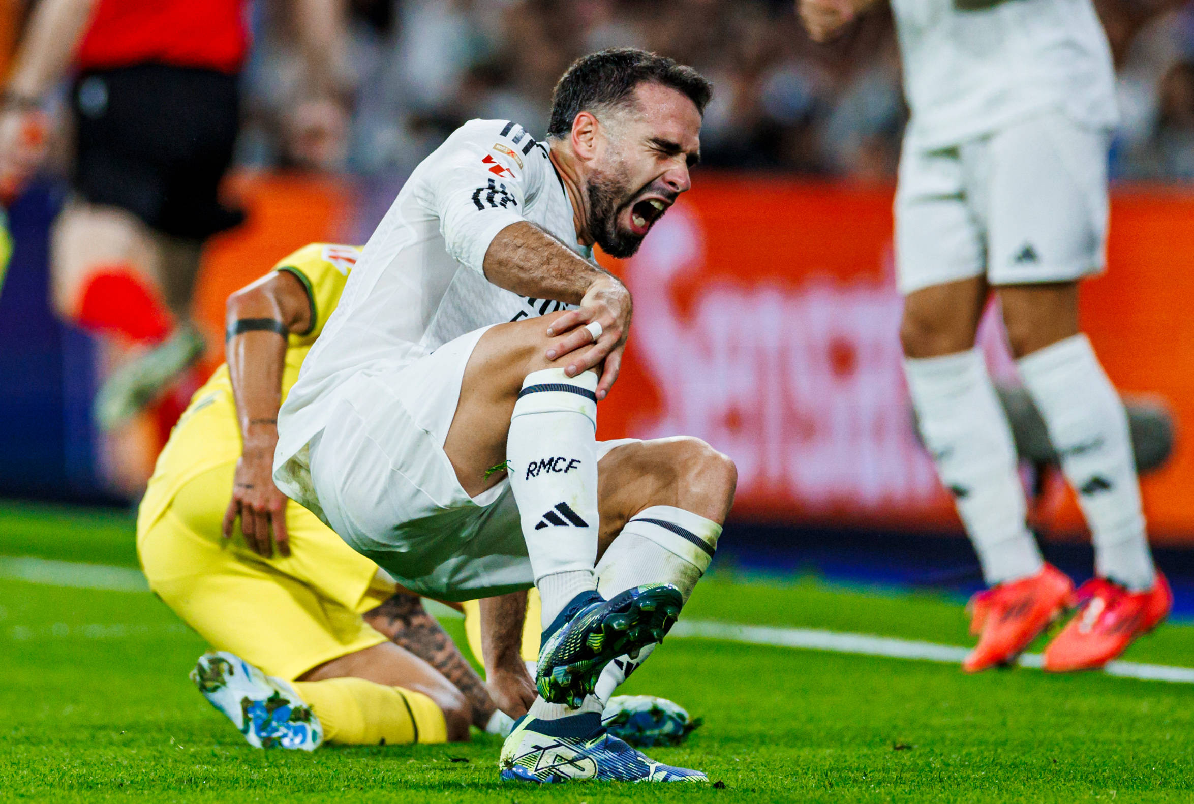 Fußball La Liga 9. Spieltag Real Madrid - FC Villarreal am 05.10.2024 im Estadio Santiago Bernabeu in Madrid Dani Carvajal  Madrid  verletzt sich *** Soccer La Liga matchday 9 Real Madrid FC Villarreal on 05 10 2024 at Estadio Santiago Bernabeu in Madrid Dani Carvajal Madrid injured xPGSx