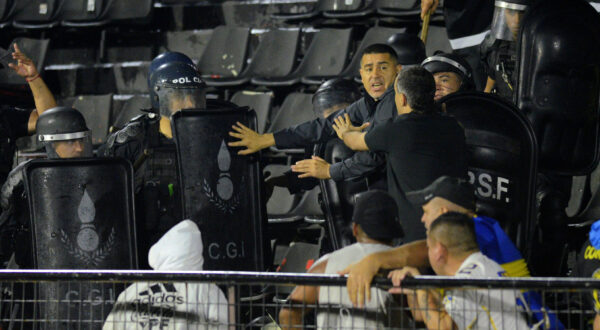 Fußball, Boca Juniors - Gimnasia la Plata  Juan Roman Riquelme. Incidentes en el Entretiempo. Boca Juniors vs Gimnasia y Esgrima de La Plata. Semifinal Copa Argentina 23/10/2024 Fotobaires *** Juan Roman Riquelme Incidents at Halftime Boca Juniors vs Gimnasia y Esgrima de La Plata Semifinal Copa Argentina 23 10 2024 Fotobaires Copyright: xxx