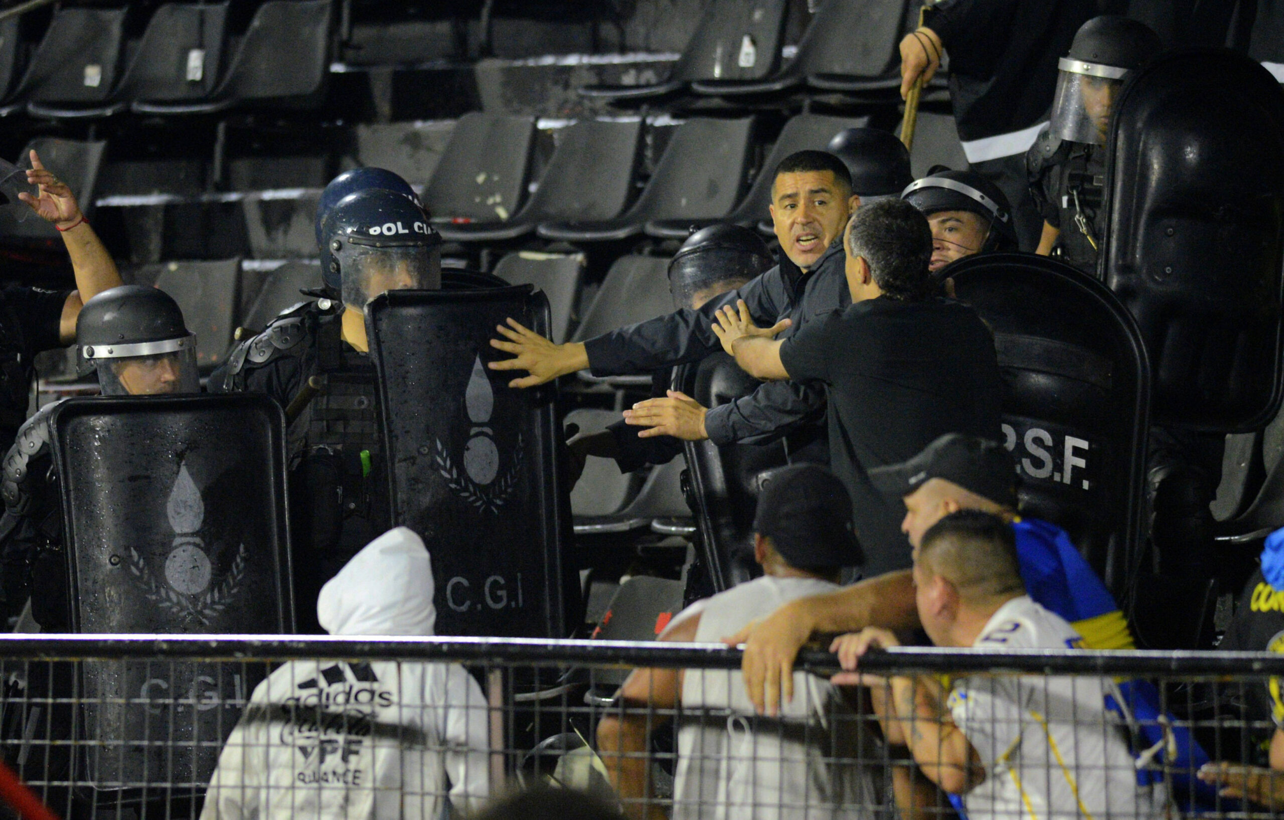 Fußball, Boca Juniors - Gimnasia la Plata  Juan Roman Riquelme. Incidentes en el Entretiempo. Boca Juniors vs Gimnasia y Esgrima de La Plata. Semifinal Copa Argentina 23/10/2024 Fotobaires *** Juan Roman Riquelme Incidents at Halftime Boca Juniors vs Gimnasia y Esgrima de La Plata Semifinal Copa Argentina 23 10 2024 Fotobaires Copyright: xxx