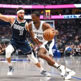 San Antonio Spurs' Harrison Barnes (40) drives against Dallas Mavericks' Klay Thompson (31) during the second half of an NBA basketball game, Thursday, Oct. 24, 2024, in Dallas, Texas. (AP Photo/Albert Pena) Spurs Mavericks Basketball