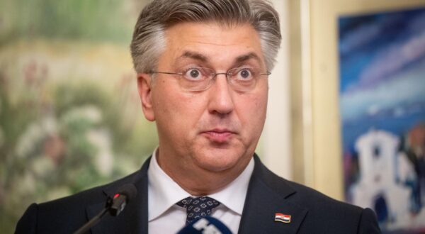 10.10.2024., Zagreb - Predsjednik Vlade Andrej Plenkovic sudjelovao je na predstavljanju spomenice Hrvatske paneuropske unije povodom 33 godine rada Hrvatske paneuropske unije. Bogat sadrzaj na 320 stranica donosi govore, clanke, pisma, izjave, rezolucije, izvatke iz tiska, prikaze, intervjue, fotografije i druga svjedocanstva o radu Hrvatske paneuropske unije za razdoblje od 1991. do 2024. Nakladnik je Hrvatska paneuropska unija, urednici su Mislav Jezic i Pavo Barisic, a uz njih urednistvo cine Vanja Gavran i Zeljko Obad. Prijelom i graficku obradu potpisuje Zeljko Obad, a knjigu je tiskao Grafomark d.o.o., Zagreb. Spomenica je tiskana uz potporu Zaklade Konrada Adenauera. Photo: Neva Zganec/PIXSELL