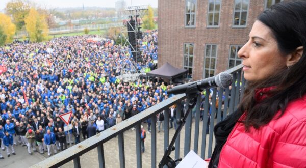 Daniela Cavallo, chairwoman of the General and Group Works Council of the Volkswagen Group, addresses employees of German car maker Volkswagen (VW) attending an information event by workers' representatives focusing on their management's latest savings proposals, on October 28, 2024 at the company's headquarters in Wolfsburg, northern Germany. Volkswagen is considering closing several plants in Germany and slashing salaries by 10 percent as the ailing auto giant pursues a drastic cost-cutting plan.,Image: 927351296, License: Rights-managed, Restrictions: , Model Release: no, Credit line: Julian Stratenschulte / AFP / Profimedia