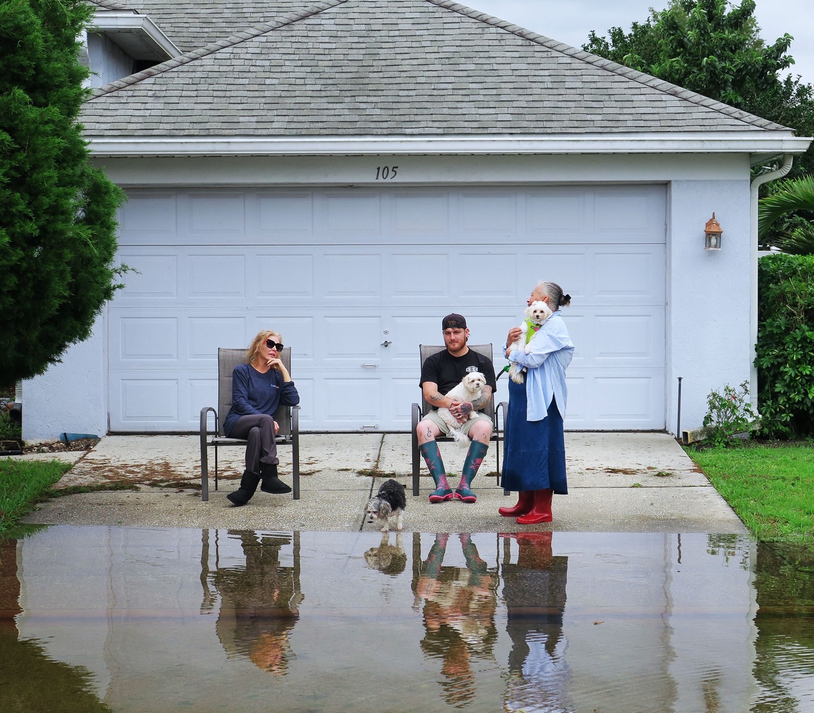 ALTAMONTE SPRINGS, FLORIDA, UNITED STATES - OCTOBER 10: Residents sit in their driveway on a street  that was flooded by rains from Hurricane Milton on October 10, 2024 in Altamonte Springs, Florida. Hurricane Milton passed through Central Florida after making landfall on Wednesday night on Floridaâ€™s Gulf coast as a Category 3 hurricane. The storm has caused massive destruction and flooding, spawned deadly tornadoes, and left millions without power. Paul Hennessy / Anadolu,Image: 919418748, License: Rights-managed, Restrictions: , Model Release: no, Credit line: Paul Hennessy / AFP / Profimedia