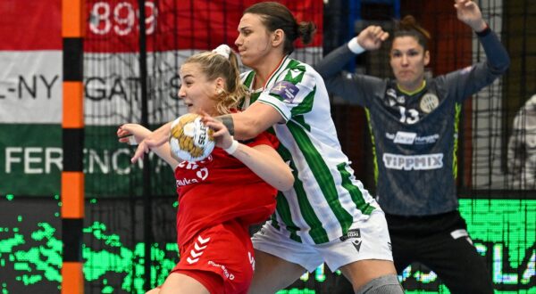 epa11604202 Dragana Cvijic (C) of FTC-Rail Cargo Hungaria challenges Klara Birtic of Koprivnica for the ball during the EHF Women's Champions League Group A second round match between FTC-Rail Cargo Hungaria and RK Podravka Koprivnica in Erd, Hungary, 14 September 2024.  EPA/Tibor Illyes HUNGARY OUT