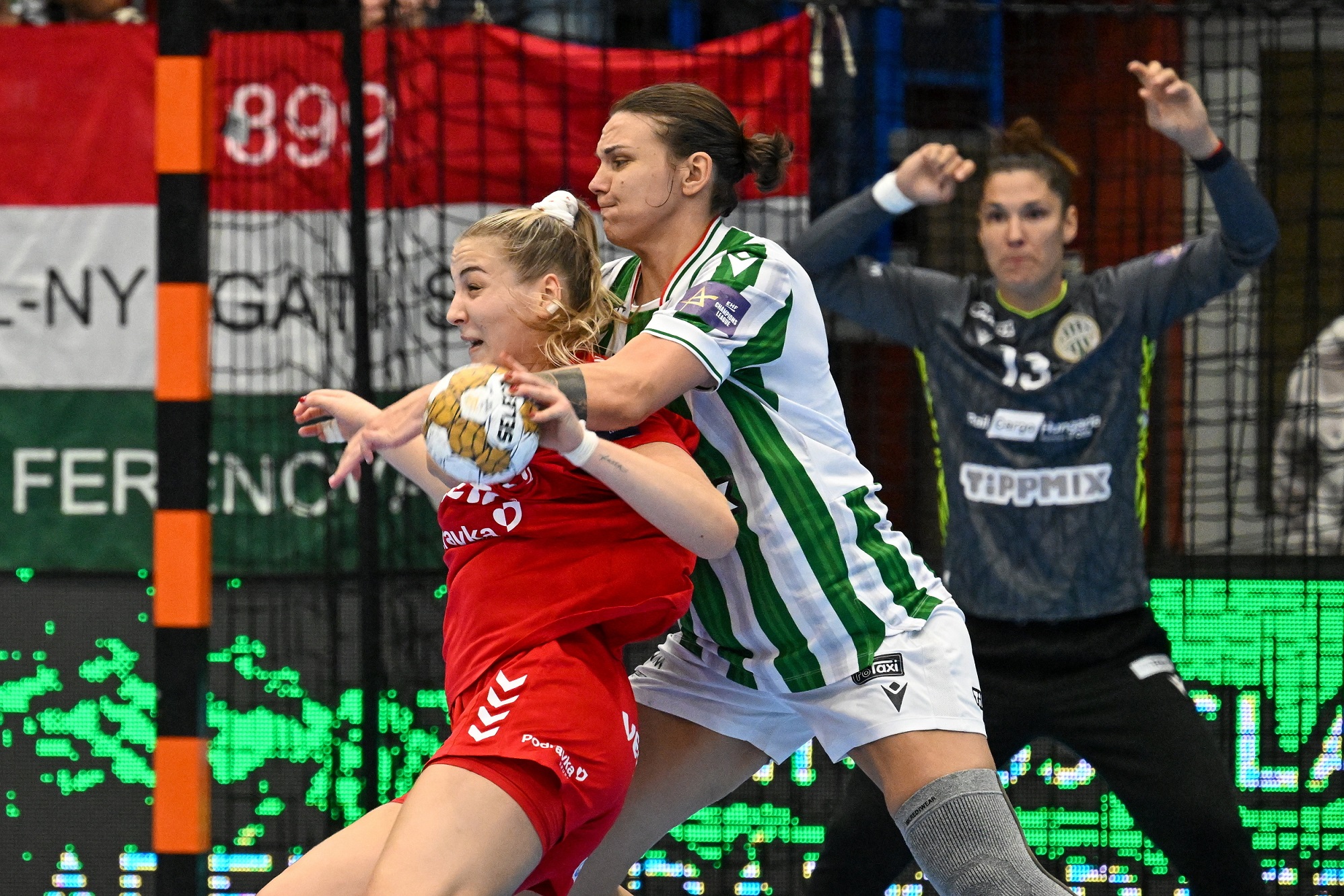 epa11604202 Dragana Cvijic (C) of FTC-Rail Cargo Hungaria challenges Klara Birtic of Koprivnica for the ball during the EHF Women's Champions League Group A second round match between FTC-Rail Cargo Hungaria and RK Podravka Koprivnica in Erd, Hungary, 14 September 2024.  EPA/Tibor Illyes HUNGARY OUT