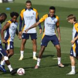 epa11620402 Real Madrid's players Antonio Rudiger (L), Endrick (2-L), Kylian Mbappe, Eder Militao (2-R) and Luka Modric (R) attend the team's training session held at Valdebebas sports complex, in Madrid, Spain, 23 September 2024. Real Madrid will face Alaves in a LaLiga soccer match on 24 September 2024.  EPA/Rodrigo Jimenez