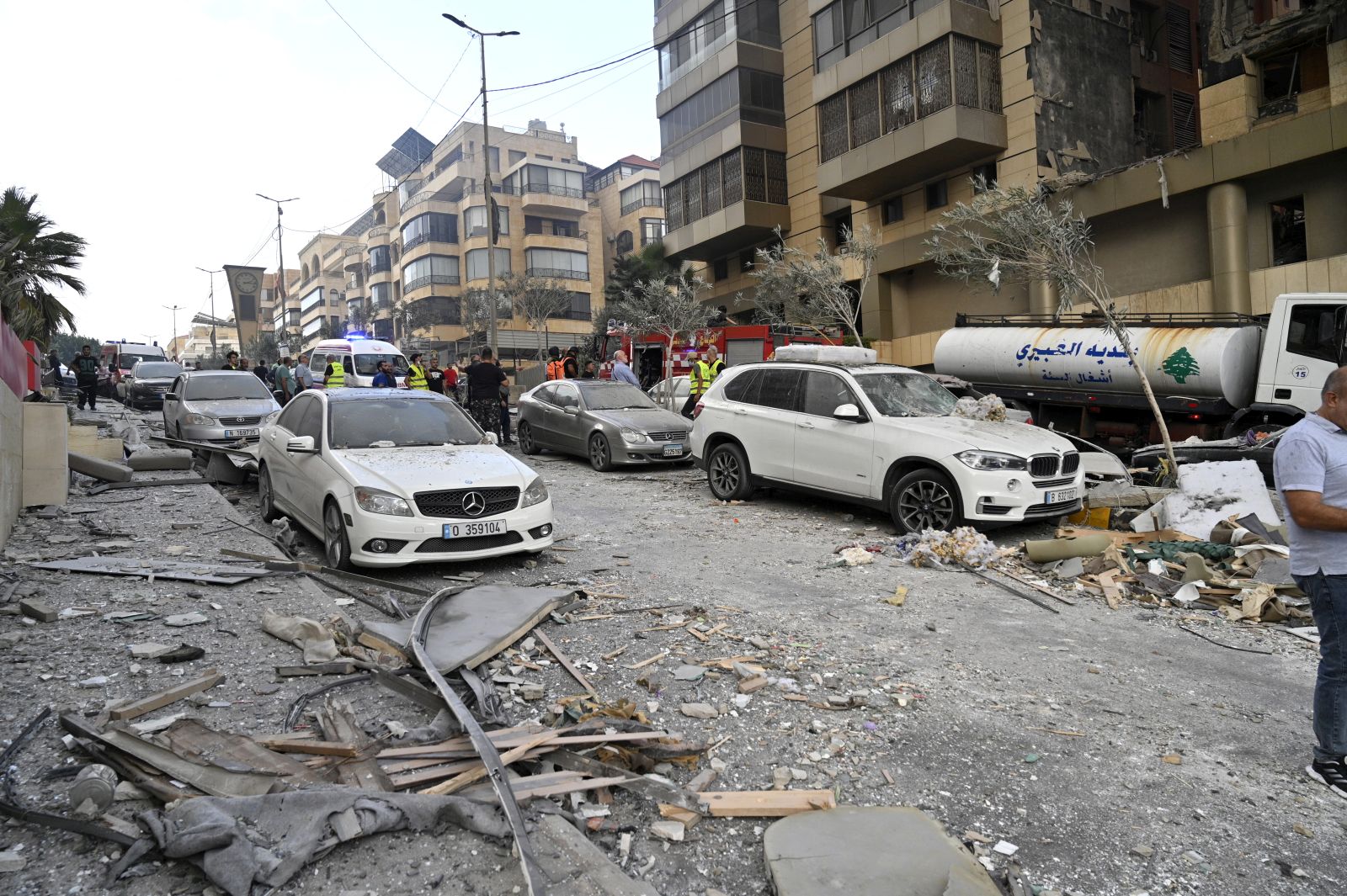 epa11635897 Damaged cars following an Israeli military strike, in Beirut, Lebanon, 01 October 2024. According to the Lebanese National News Agency (NNA), Israel targeted two areas in the southern suburbs of Beirut. The Israeli army (Tsahal) said it conducted 'a precise strike' on Beirut on 01 October.  EPA/WAEL HAMZEH