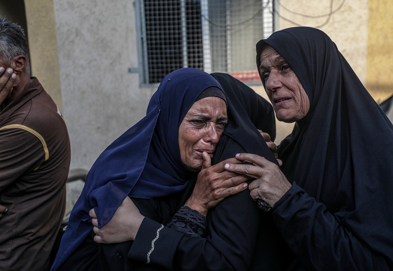 epa11644974 A group of relatives mourns during the funeral of Palestinians killed in an Israeli airstrike, in Deir Al Balah, central Gaza Strip, 06 October 2024. According to the Palestinian Ministry of Health in Gaza, at least 18 Palestinians were killed in an Israeli airstrike in Deir Al Balah on 06 October. More than 41,800 Palestinians and over 1,400 Israelis have been killed, according to the Palestinian Health Ministry and the Israel Defense Forces (IDF), since Hamas militants launched an attack against Israel from the Gaza Strip on 07 October 2023, and the Israeli operations in Gaza and the West Bank which followed it.  EPA/MOHAMMED SABER