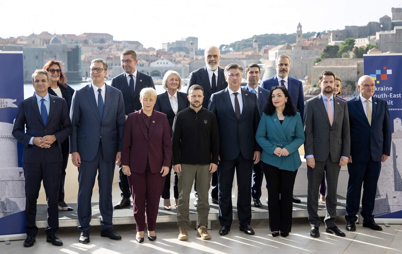 Dubrovnik, 09.10.2024 - Predsjednik Vlade Republike Hrvatske Andrej Plenković i predsjednik Ukrajine Volodimir Zelenski domaćini su 3. sastanka na vrhu Ukrajina – Jugoistočna Europa, u Hotelu Excelsior u Dubrovniku. Predsjednik Vlade Andrej Plenković i predsjednik Ukrajine Volodimir Zelenski dočekuju predsjednika država i vlada, 
foto HINA/ Damir SENČAR/ ds