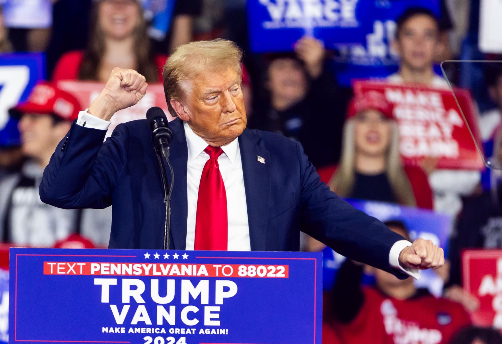 epa11651637 Former US president and current Republican presidential nominee Donald Trump holds a campaign rally in Reading, Pennsylvania, USA, 09 October 2024. Trump will then head west to campaign stops in Colorado, California and Arizona.  EPA/JIM LO SCALZO