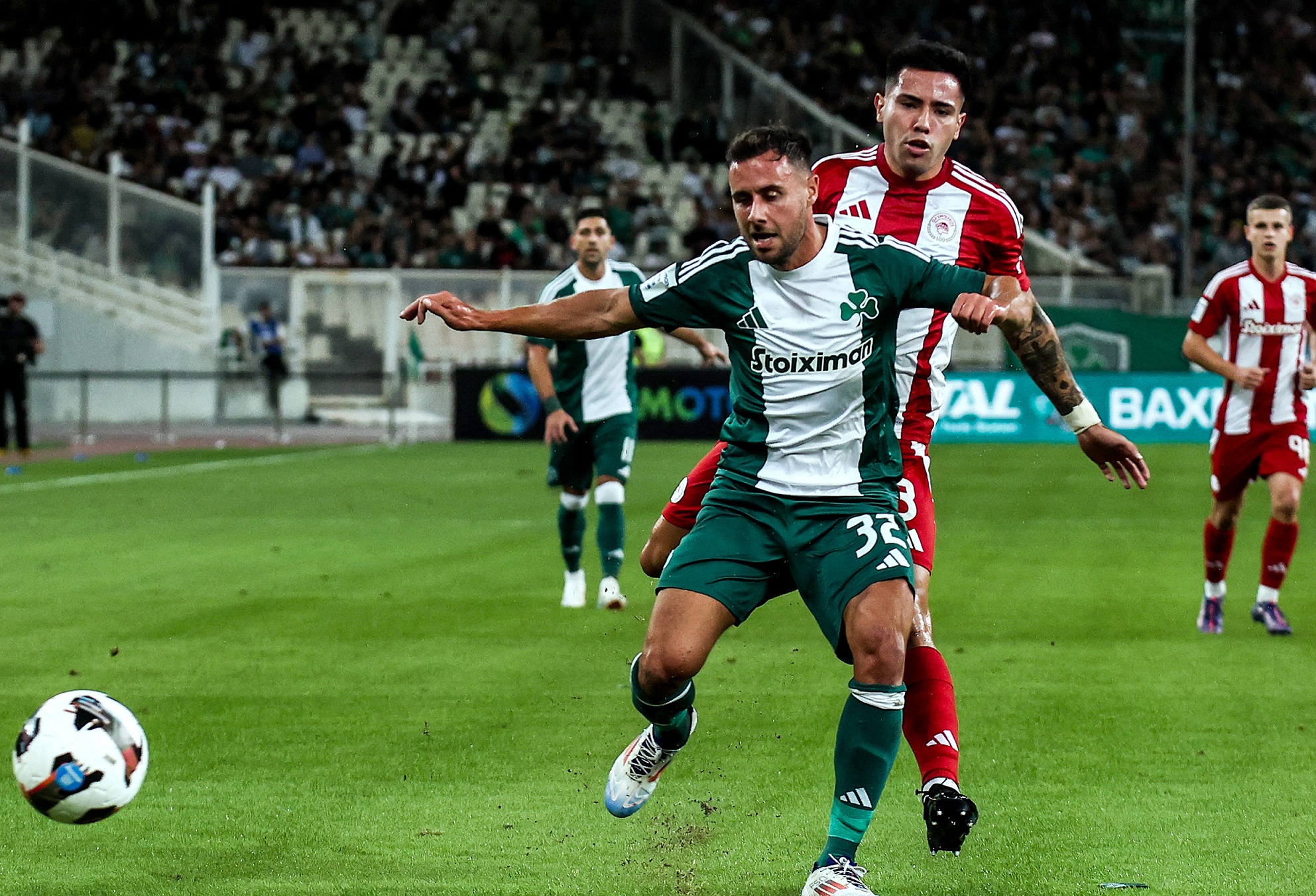 epa11652179 (FILE) Panathinaikos player George Baldock (L) in action during the Greek Super League soccer match Panathinaikos vs Olympiacos, in Athens, Greece, 06 October 2024 (reissued 10 October 2024). Baldock was found dead at his villa in Greece on 09 October 2024.  EPA/GEORGIA PANAGOPOULOU