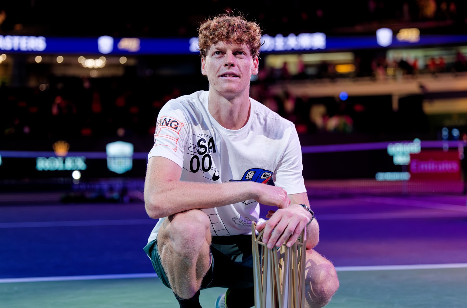 epa11656999 Jannik Sinner of Italy poses with the trophy after winning his Men's Singles Final match against Novak Djokovic of Serbia at the Shanghai Masters tennis tournament in Shanghai, China, 13 October 2024.  EPA/ALEX PLAVEVSKI