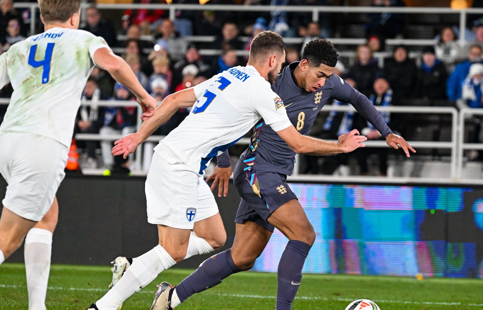 epa11657477 Arttu Hoskonen (C) of Finland and Jude Bellingham (R) of England in action during the UEFA Nations League group B match between Finland and England in Helsinki, Finland, 13 October 2024.  EPA/Kimmo Brandt