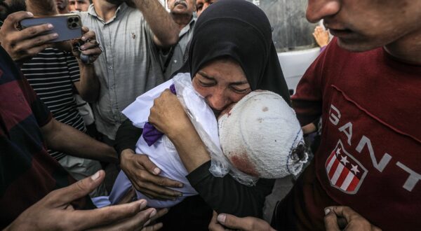 epaselect epa11658001 A Palestinian woman, grandmother of killed one-and-a-half-year old baby Yaman Al Zaneen, mourns while carrying his body during the funeral in Deir al Balah, central Gaza Strip, 14 October 2024. According to the Palestinian Ministry of Health, 23 people, including children, were killed after a school sheltering internally displaced Palestinians in Nuseirat camp was struck by an Israeli attack on 13 October. More than 42,200 Palestinians and over 1,400 Israelis have been killed, according to the Palestinian Health Ministry and the Israeli Army, Tsahal, since Hamas militants launched an attack against Israel from the Gaza Strip on 07 October 2023, and the Israeli operations in Gaza and the West Bank which followed it.  EPA/MOHAMMED SABER