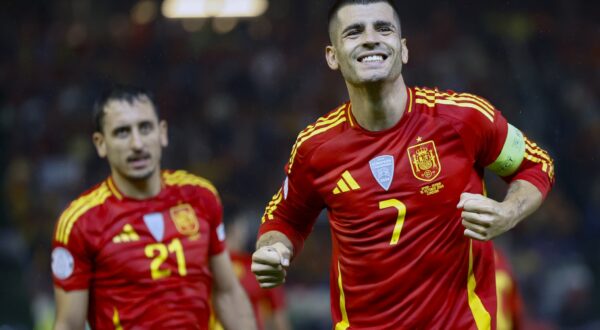 epa11661229 Spain's Alvaro Morata celebrates after scoring the 2-0 goal during the UEFA Nations League Group D soccer match between Spain and Serbia, in Cordoba, Spain, 15 October 2024.  EPA/JULIO MUNOZ