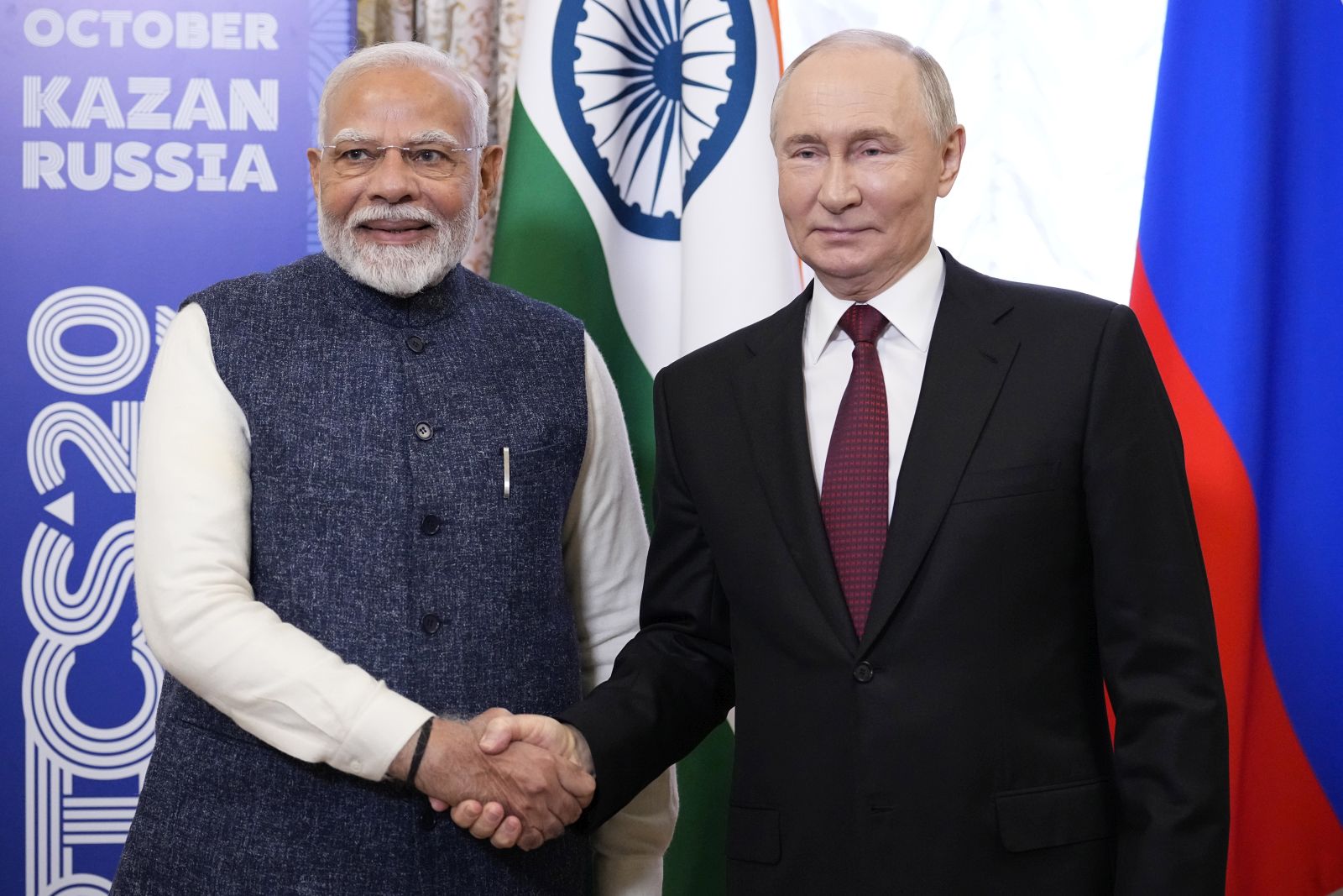 epa11674423 Russian President Vladimir Putin (R) and Indian Prime Minister Narendra Modi shake hands during their meeting on the sidelines of BRICS Summit at Kazan Kremlin in Kazan, Russia, 22 October 2024. The BRICS summit takes place from 22 to 24 October and is expected to be the largest foreign policy event ever held in Russia.  EPA/ALEXANDER ZEMLIANICHENKO / POOL