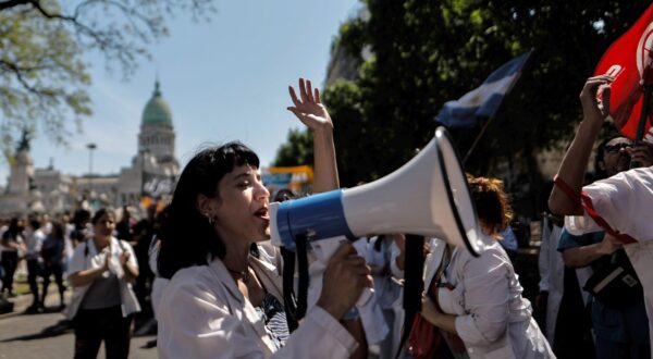 epa11676399 Health workers participate in a march towards the Casa Rosada (headquarters of the Executive), in Buenos Aires, Argentina, 22 October 2024. Health personnel joined university professors and students to lead a "white march" in protest against the adjustment of the Javier Milei Government to public health and education. Doctors and nurses wearing white coats as well as teachers and students, converged on the Plaza de Mayo to protest against insufficient funds for the operation of public hospitals and universities, low salaries and layoffs in the health sector.  EPA/JUAN IGNACIO RONCORONI