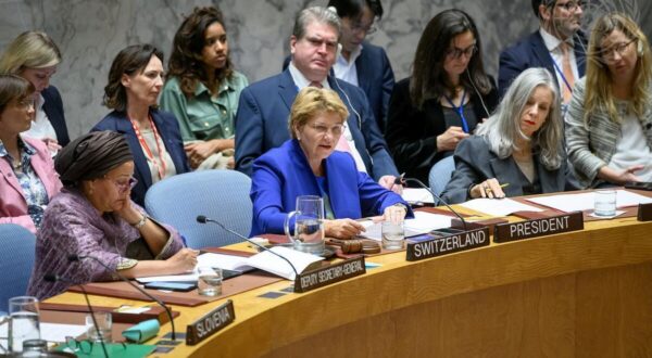 epa11681567 A handout photo made available by United Nations photo shows Switzerland's President Viola Amherd (C) chairing an United Nations Security Council meeting titled 'Women Building Peace In A Changing Environment' at United Nations headquarters in New York, New York, USA, 24 October 2024.  EPA/LOEY FELIPE/UN PHOTO HANDOUT HANDOUT EDITORIAL USE ONLY/NO SALES