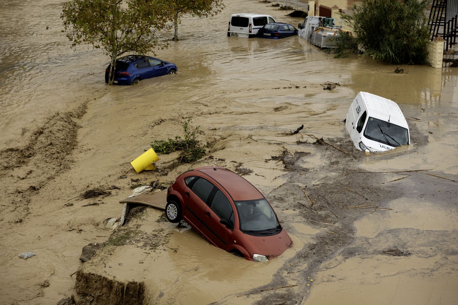 epa11690460 A view of partially submerged vehicles after the Guadalhorce River burst its banks following torrential rains in Alora, Malaga, Spain, 29 October 2024. The area is currently facing significant rainfall.  EPA/JORGE ZAPATA