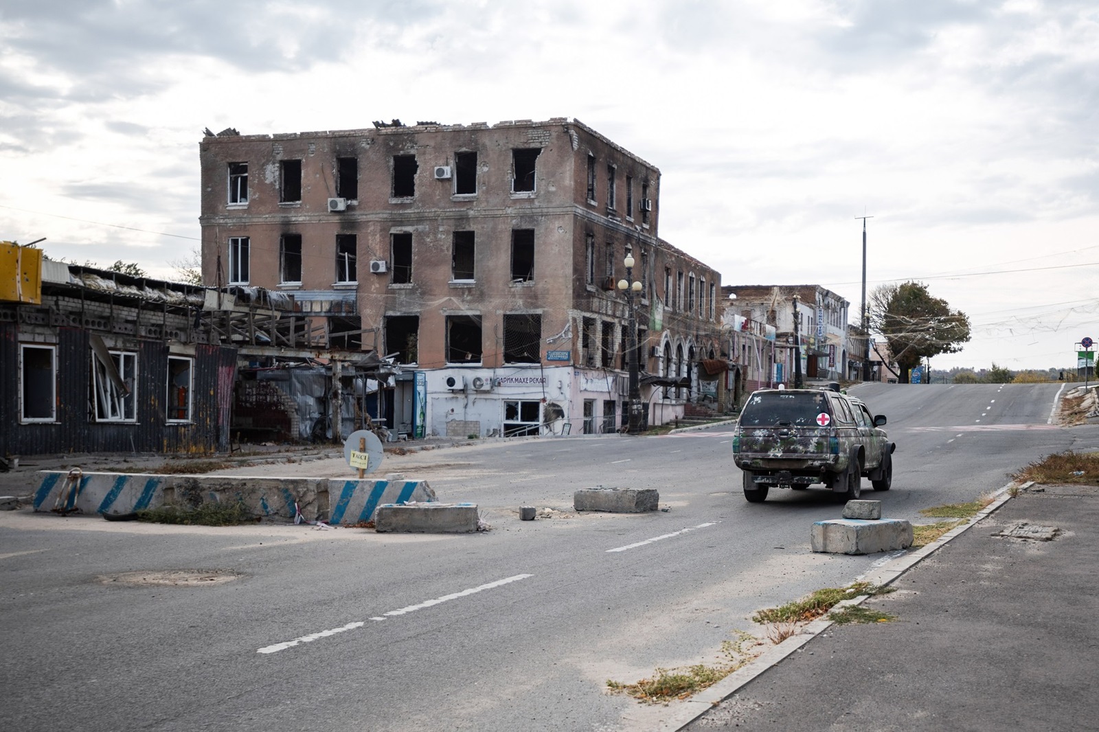 October 13, 2024, Kupyansk, Kharkiv, Ukraine: A military vehicle drives through a roadblock near destroyed buildings in Kupyansk.,Image: 921653111, License: Rights-managed, Restrictions: , Model Release: no, Credit line: Jay Kogler / Zuma Press / Profimedia